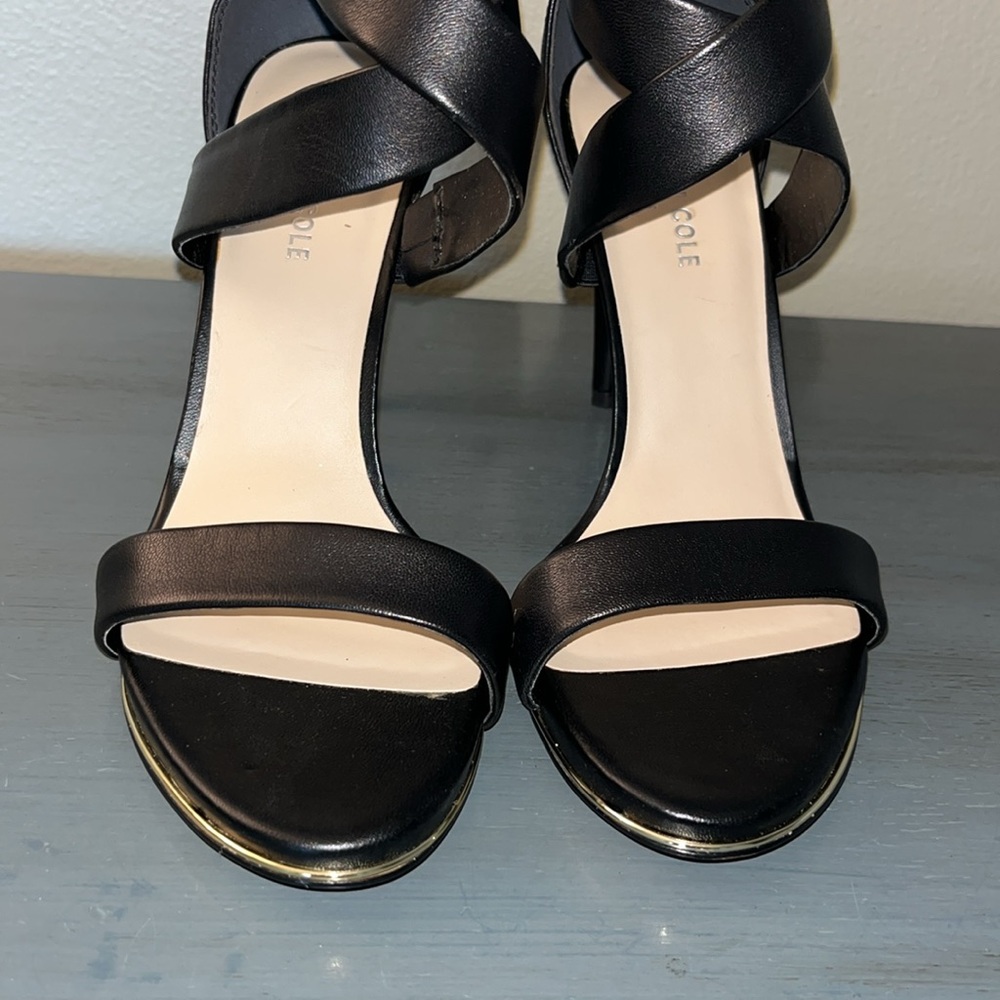Kenneth Cole Brooke Black Leather Cross Strap Heeled Sandal Shoes NWOB sz 8.5 - Picture 6 of 16
